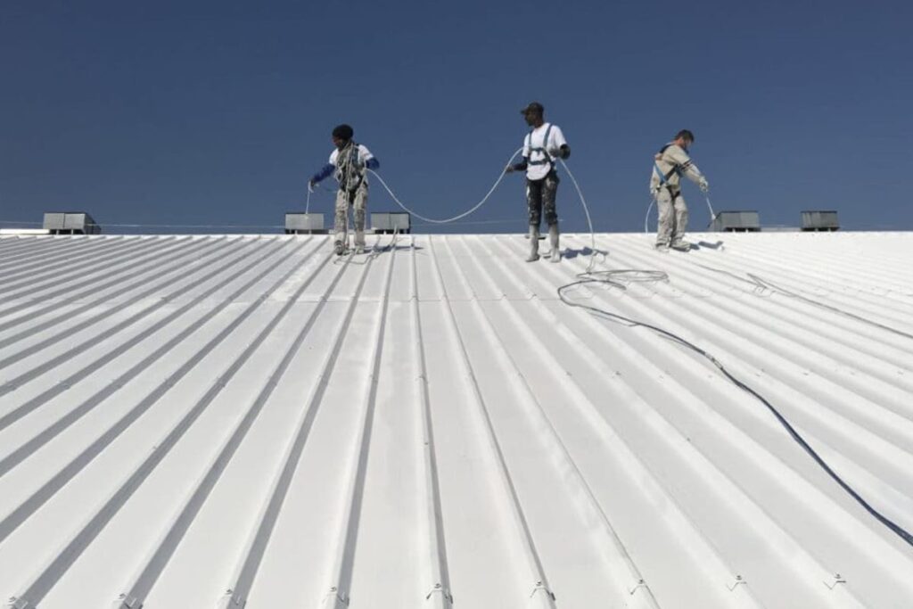 Le cool roofing, une technologie qui répond au double enjeu d'atténuation et d'adaptation au changement climatique.